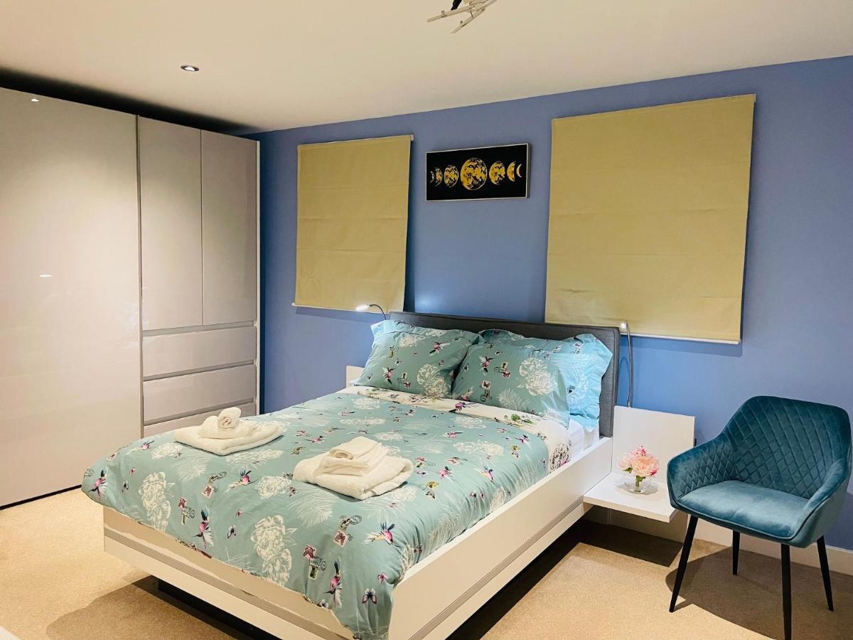 Cheerful 2-Bed Townhouse In Wakefield With Parking 빌라 외부 사진